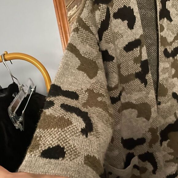 Anthropologie Vera Camo Cardigan - Picture 6 of 8